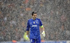 开云APP-荒漠征途与狂澜之争，步行者铁蹄踏碎天山，莫兰特于年度焦点夜加冕为王