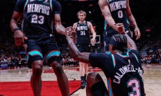 开云体育下载-华沙军团主场击败桑德兰，暂时止住连败势头的简单介绍