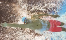 开云APP-赛道与球场的双重奏，当F1争冠白热化时，丹麦足球的狂胜启示