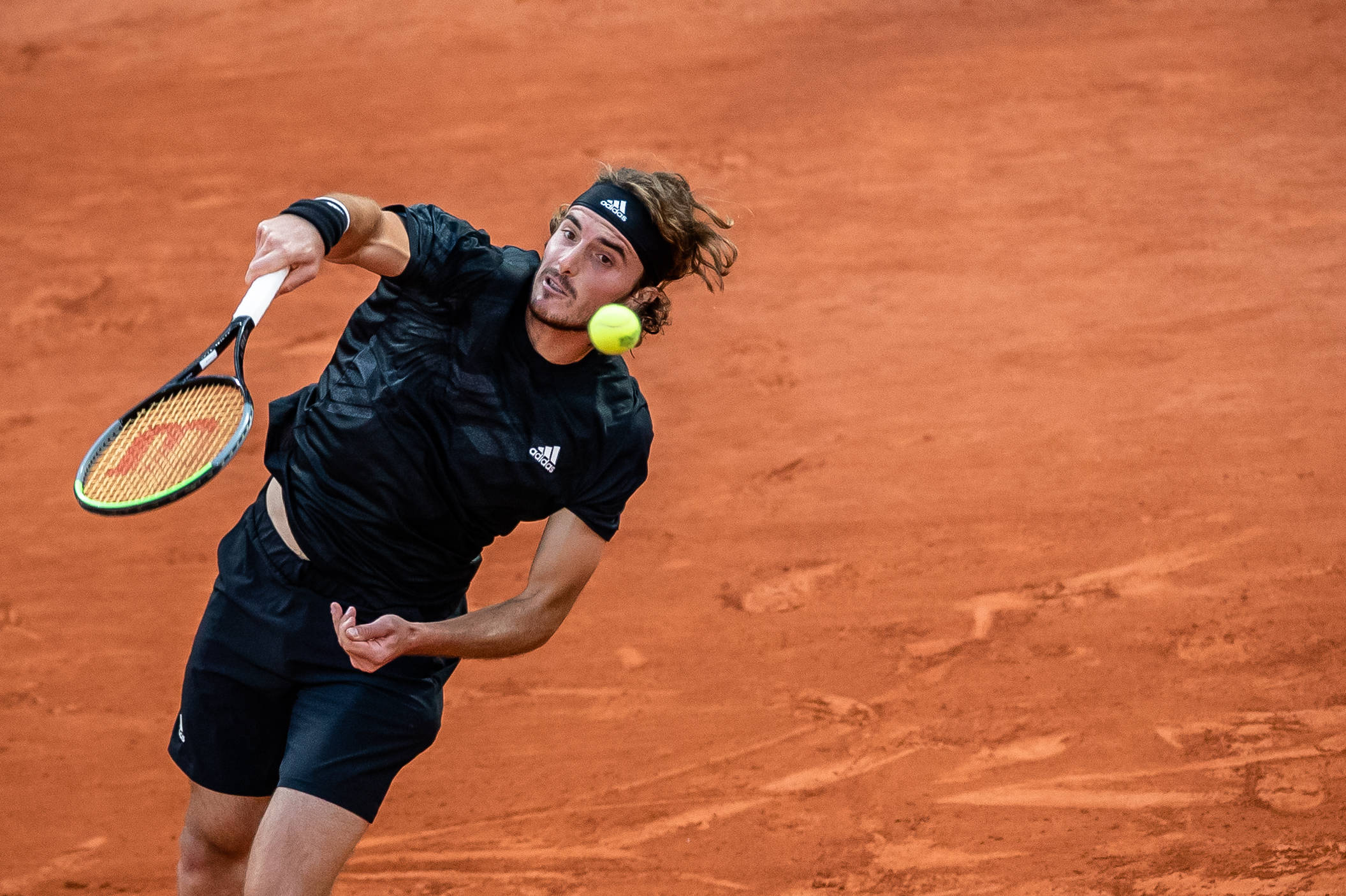 法网险胜ATP总决赛,西西帕斯点燃赛场 法网险胜ATP总决赛,西西帕斯点燃赛场