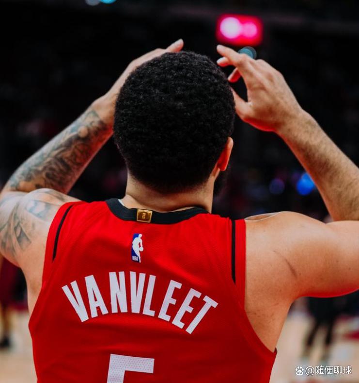 关于灰熊横扫火箭，范弗利特刷新纪录的信息