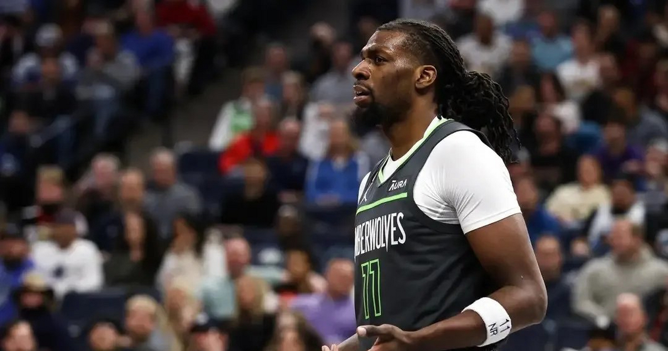 绿军逆转灰熊！沃克爆砍分完成逆袭