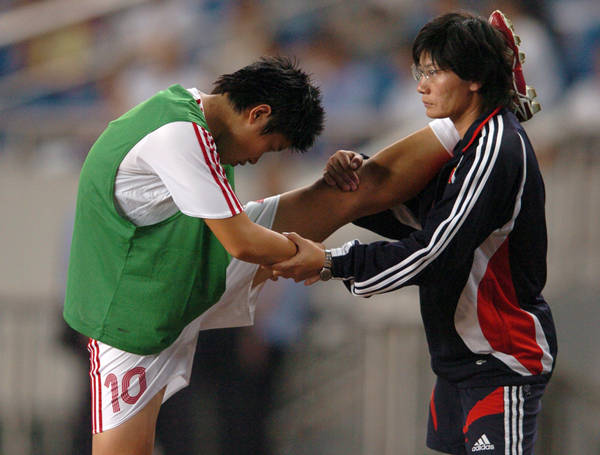 包含东北亚女足盛会推下幕，冠军从此拥归己家的词条