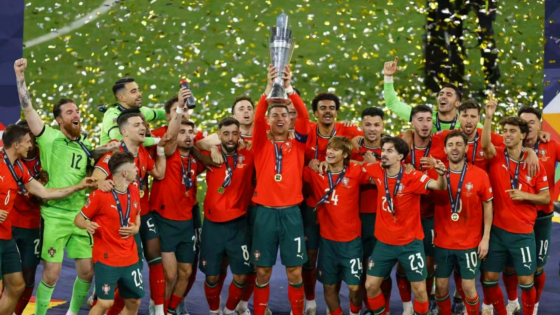 包含葡萄牙成功晋级，实力无可匹敌的词条