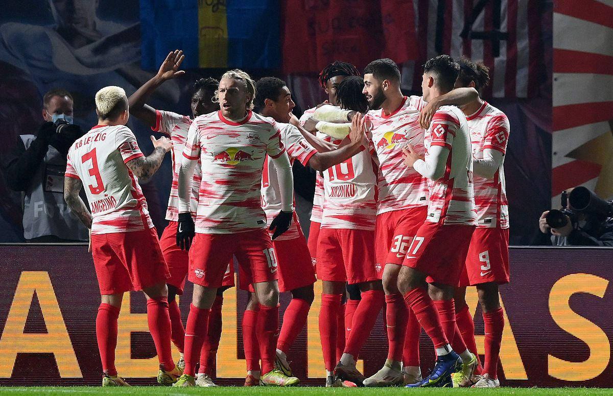 霍芬海姆客场复仇，全取三分的简单介绍