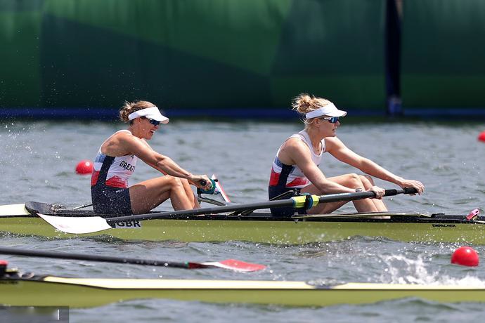 新西兰代表团在赛艇比赛中取得佳绩