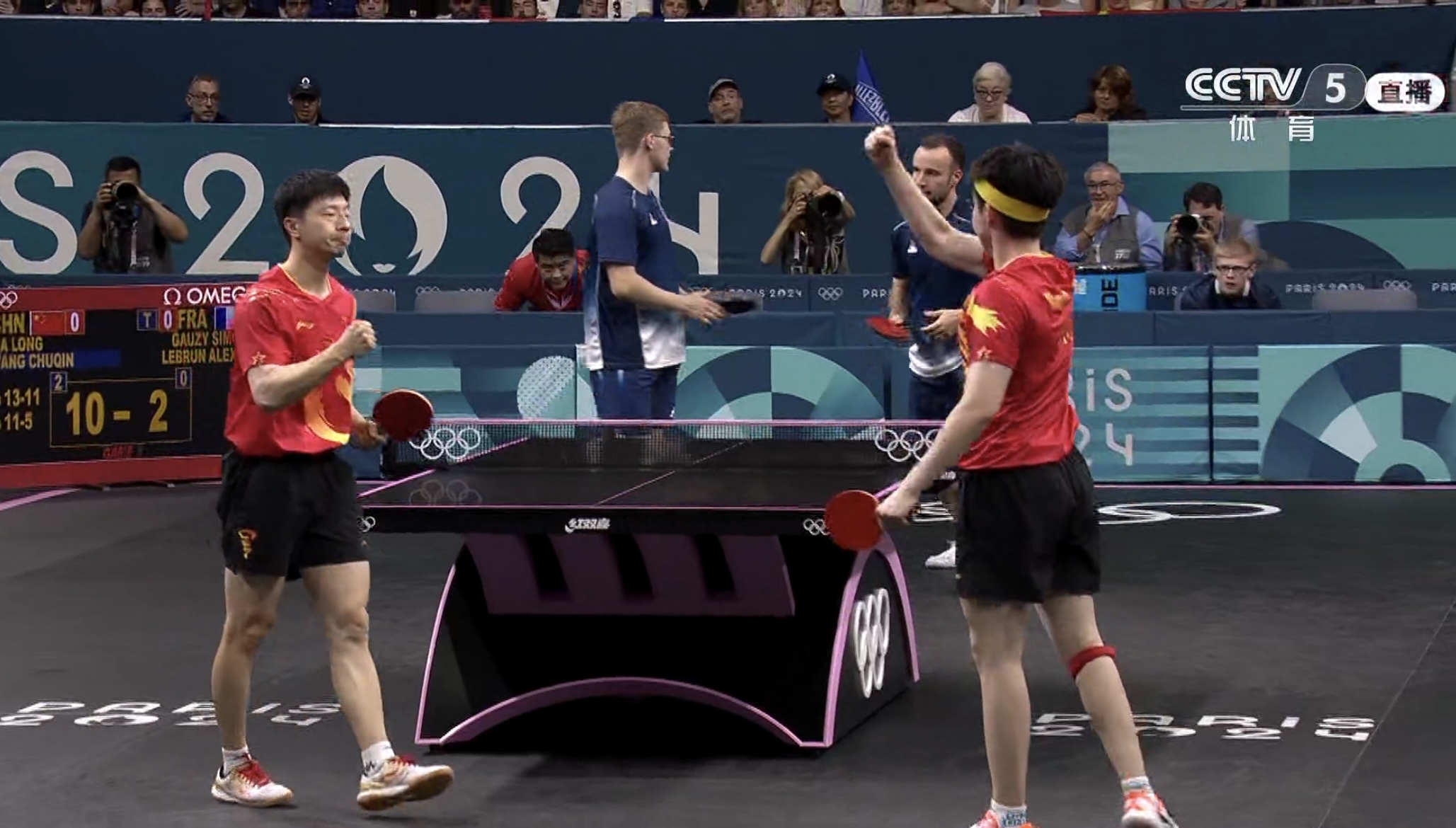 中国乒乓球队横扫法国乒乓球队，马龙送出助攻
