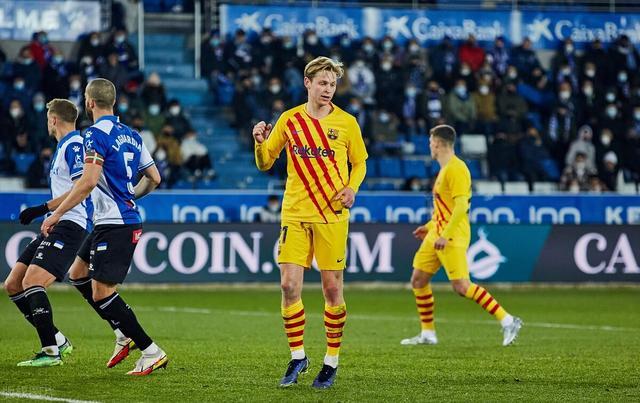 英格兰绝杀巴萨，德容完成帽子戏法的简单介绍