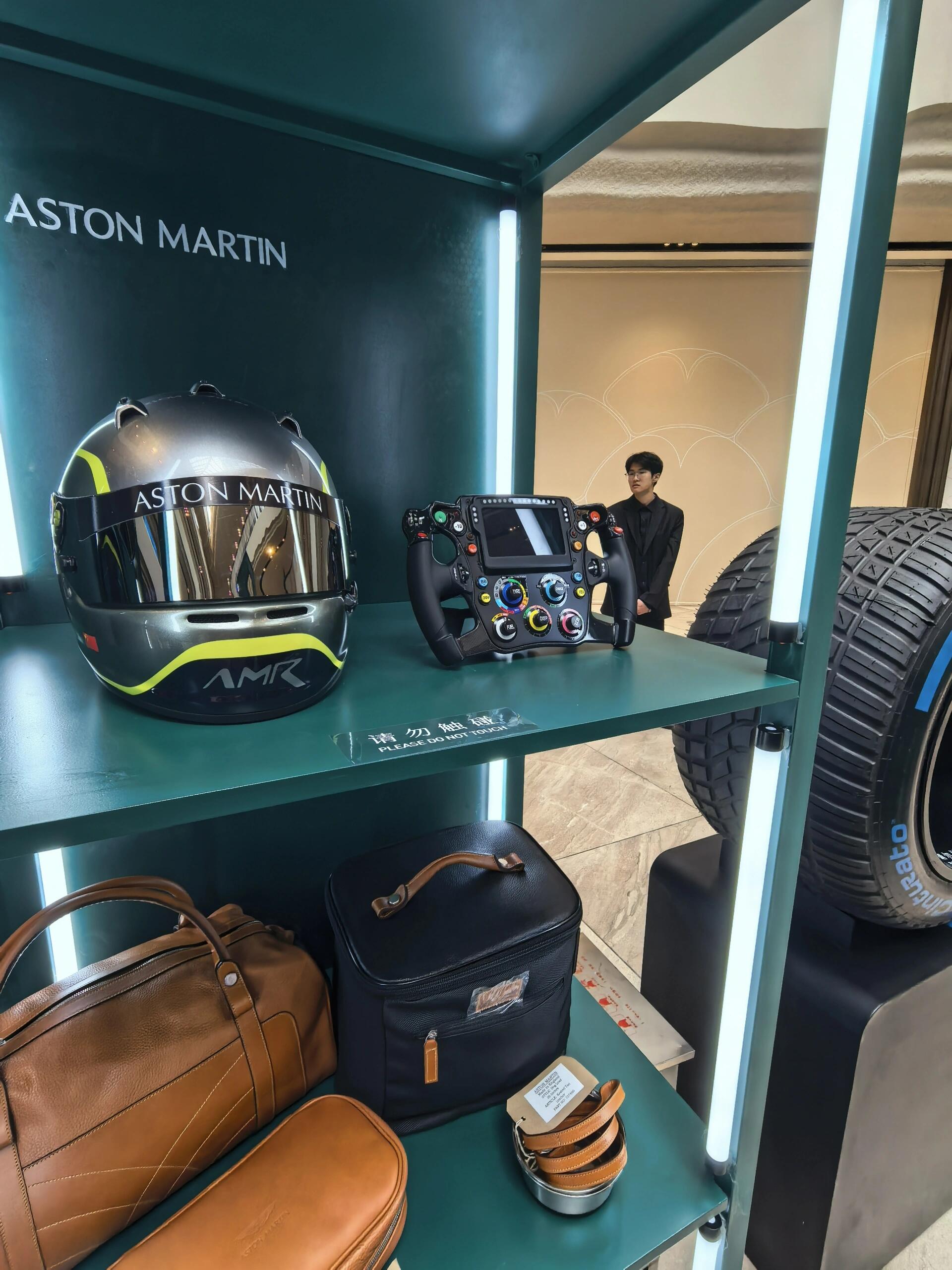 阿斯顿马丁翻盘梅赛德斯，塞恩斯刷新纪录的简单介绍