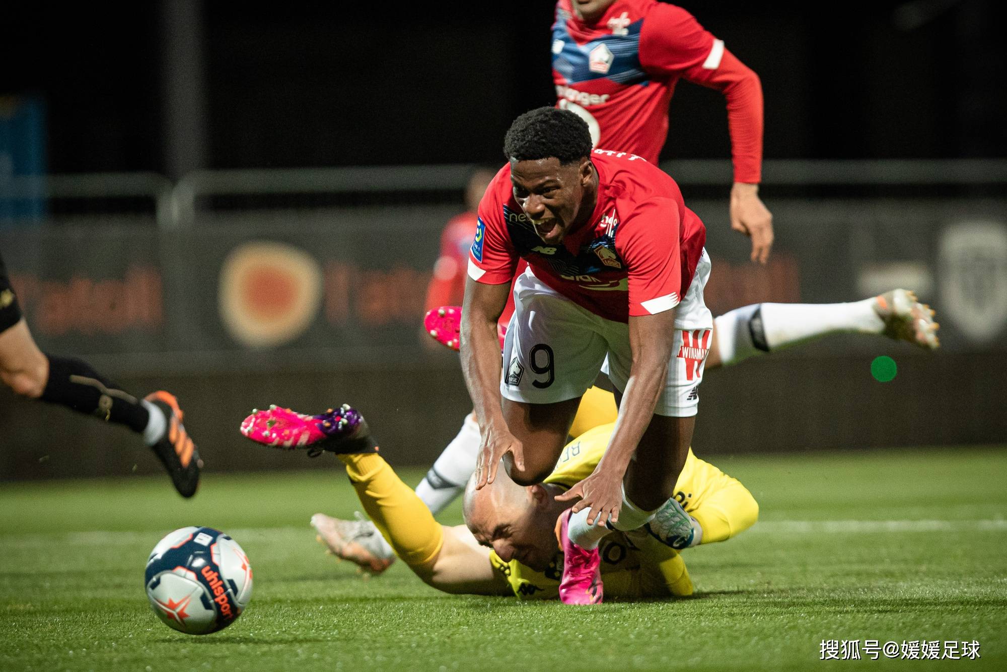 巴黎主场击败里尔，稳步追赶法甲领先