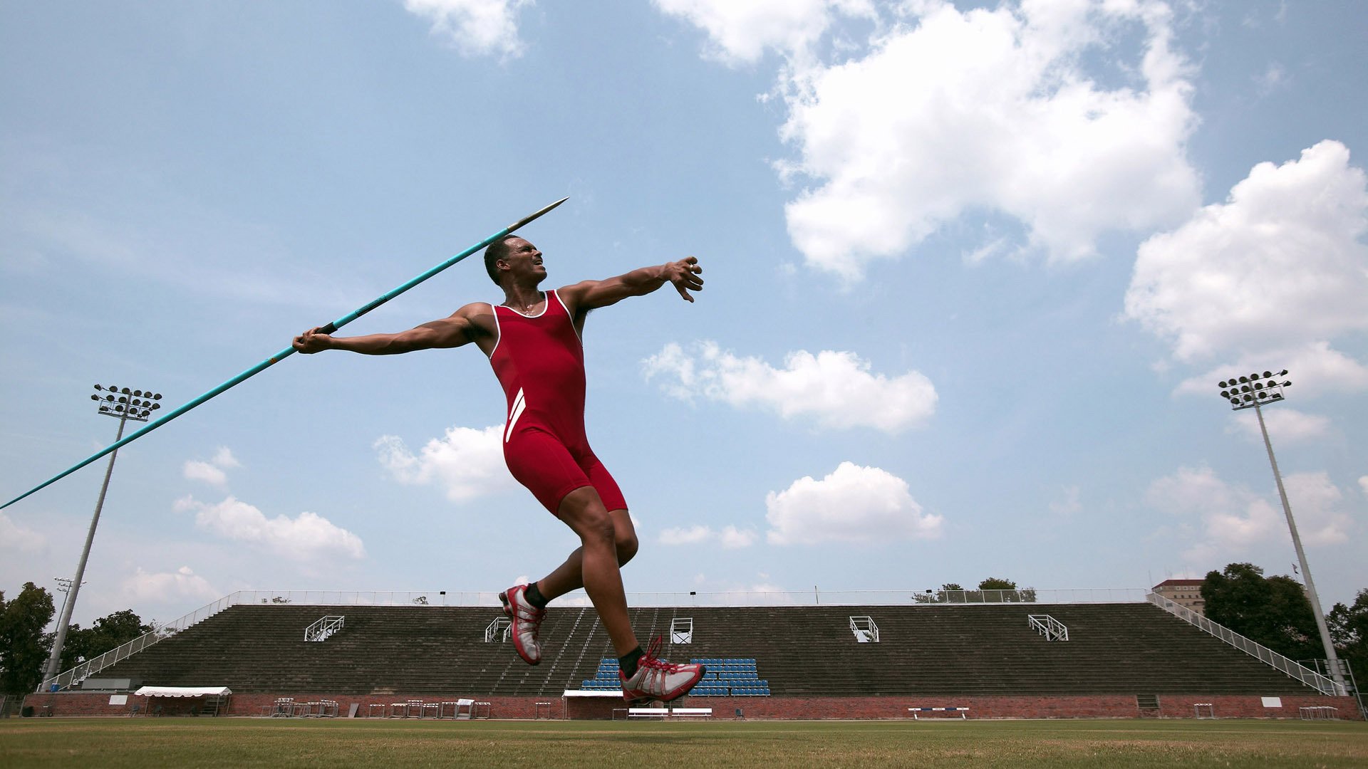 伦纳德攻防教科书式表现,热火团队篮球制霸勇士王朝