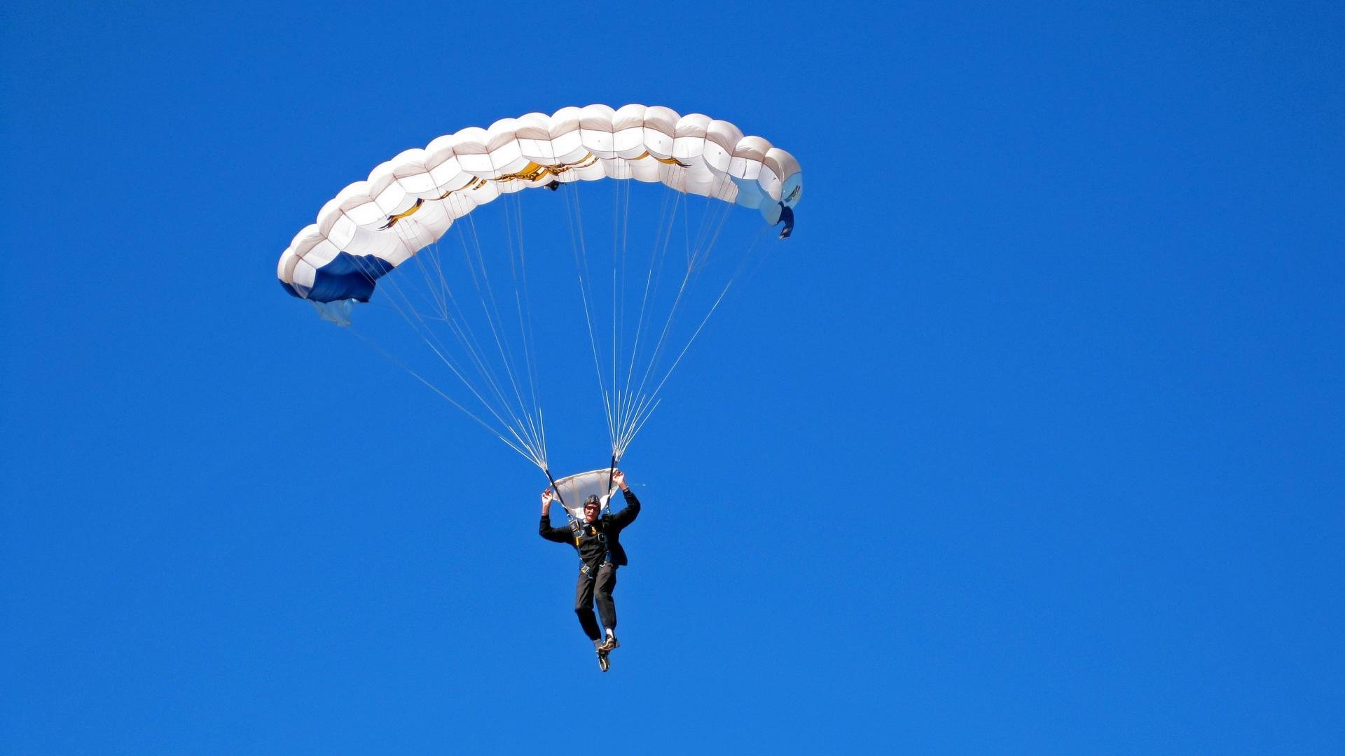 尼克斯强行终结雷霆，欧文东决接管，当坚韧遇上天赋的时代注脚