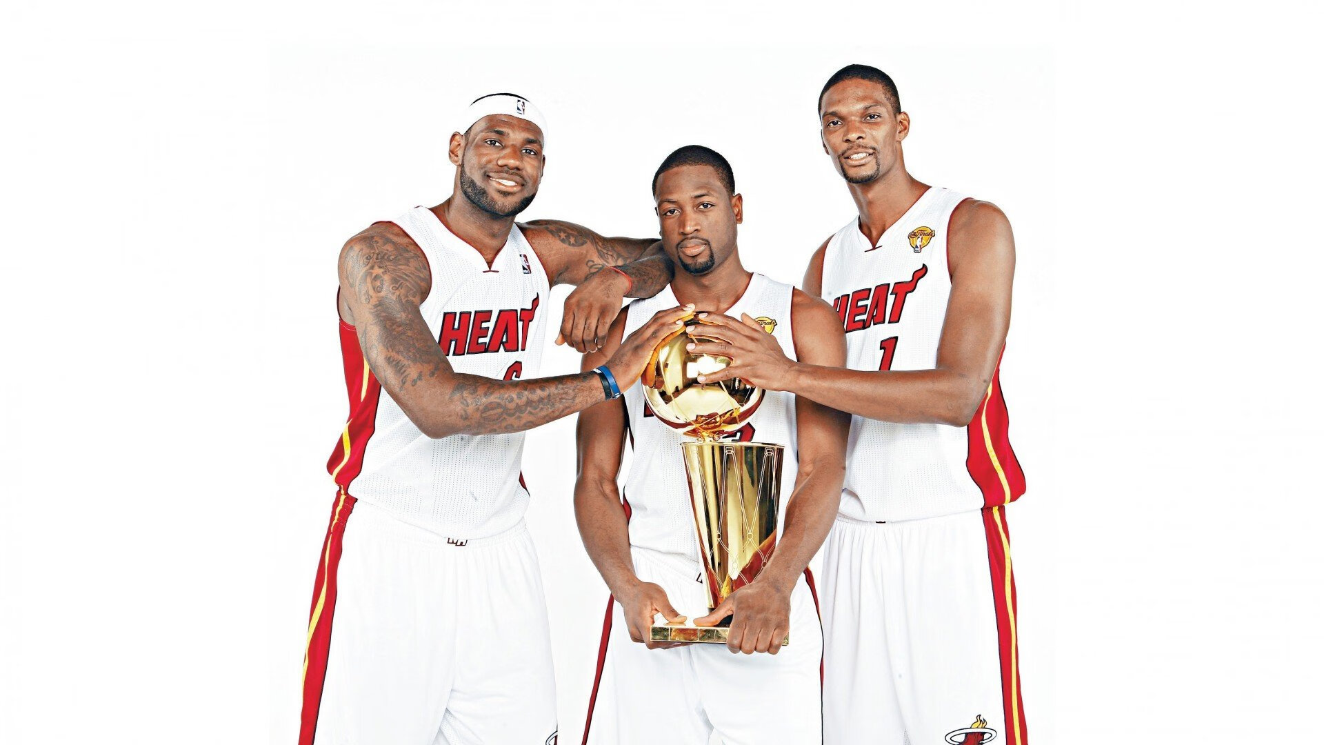 篮球无疆界,当湖人险胜广东队,约基奇高光背后的跨时空想象