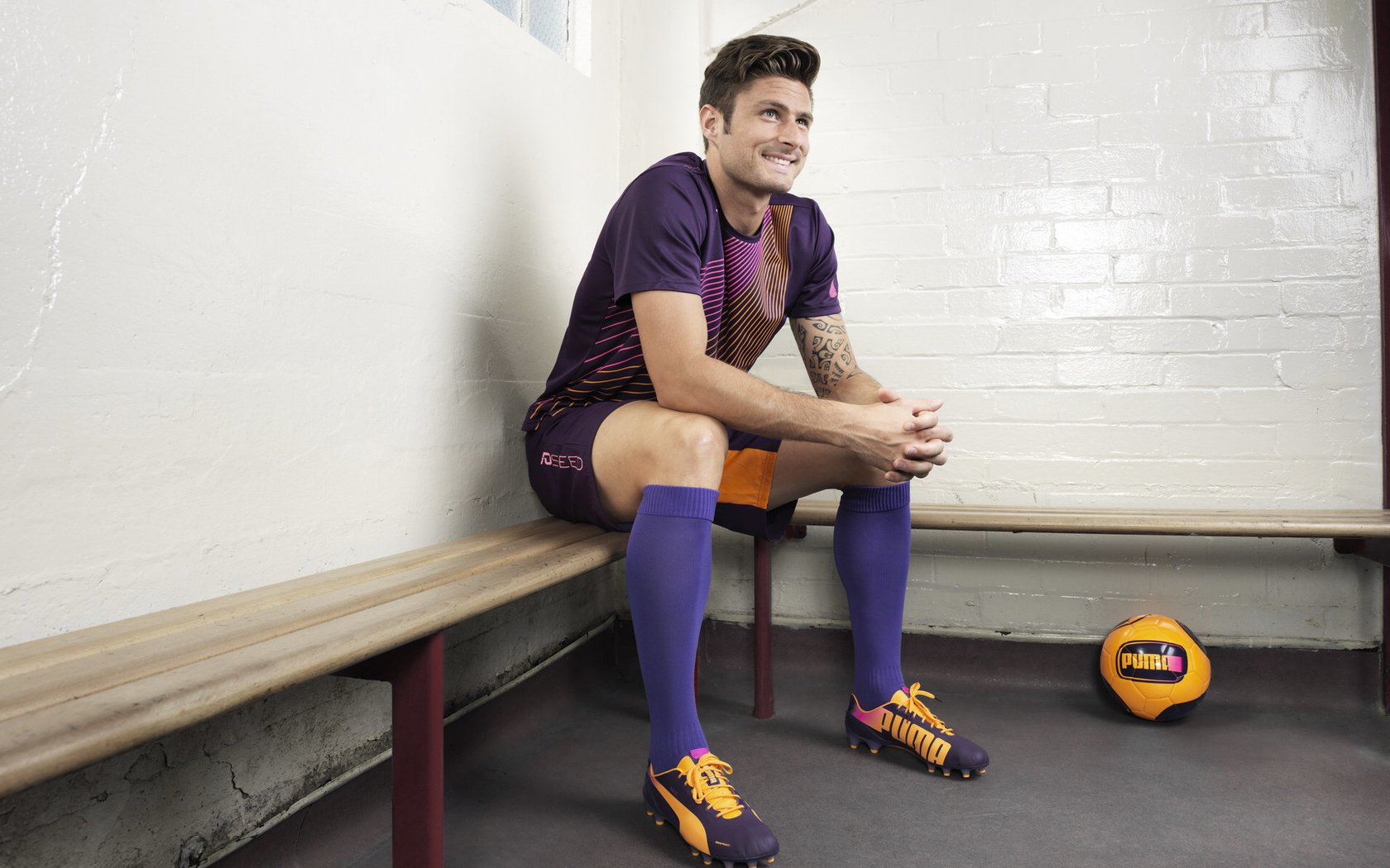 年度焦点之战之夜，西亚卡姆点燃赛场